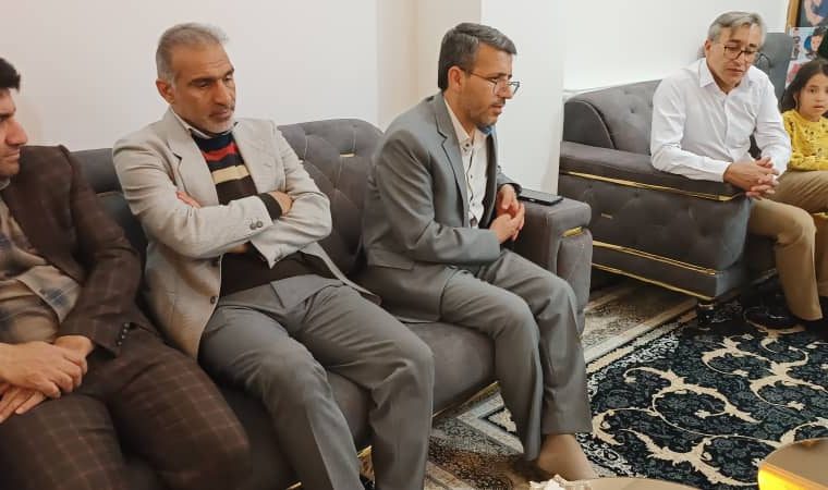 مدیرکل تامین اجتماعی استان در دیدار با خانواده شهیدان اندرزی و شجاعی زاده:وظیفه ما در قبال خون شهدا تحقق آرمان های متعالی آنهاست مدیرکل تامین اجتماعی استان در دیدار با خانواده شهیدان اندرزی و شجاعی زاده:وظیفه ما در قبال خون شهدا تحقق آرمان های متعالی آنهاست