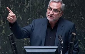 واکنش وزیر بهداشت به ماجرای مسمومیت پزشکان در شیراز: وقتی میگویند عالم بدون عمل، همین است / مصرف ۲ دو چیز را همه عالمان پزشکی انکار میکنند؛ سیگار و الکل واکنش وزیر بهداشت به ماجرای مسمومیت پزشکان در شیراز: وقتی میگویند عالم بدون عمل، همین است / مصرف ۲ دو چیز را همه عالمان پزشکی انکار میکنند؛ سیگار و الکل