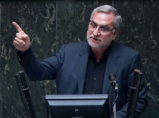 واکنش وزیر بهداشت به ماجرای مسمومیت پزشکان در شیراز: وقتی می‌گویند عالم بدون عمل، همین است / مصرف ۲ دو چیز را همه عالمان پزشکی انکار می‌کنند؛ سیگار و الکل