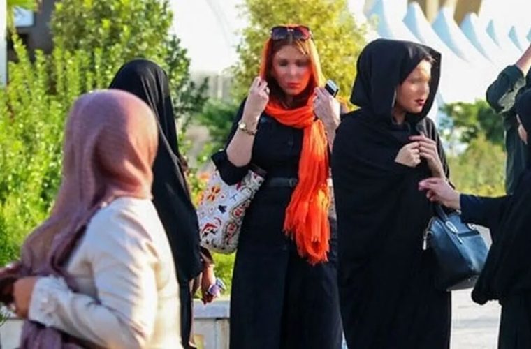 یک حقوقدان از درخواست دولت برای استمهال لایحه حجاب خبر داد