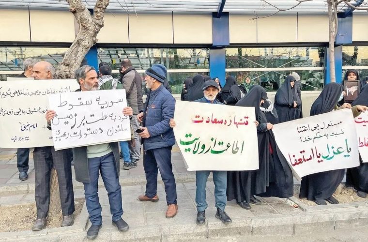 برخی افراد برای روشن کردن شمع، تحت تعقیب قرار می‌گیرند و اجتماعشان را تبانی علیه امنیت کشور تلقی می‌کنند، اما تجمعات این چنینی در مقابل ریاست جمهوری با اظهارات توهین‌آمیز، آزاد است