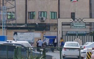 قوه قضاییه: حمله مسلحانه به کلانتری مسعودیه کذب است / خودرویی که راننده آن در حالت مستی یا استعمال مواد مخدر یا روان گردان رانندگی می کرد، سعی بر ورود به پادگان سابق ارتش در آن منطقه را داشت که در پی برخورد با در و همچنین عوامل حفاظتی ناموفق بود / فرد مورد اشاره بازداشت شده