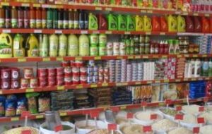 رئیس هیات امنای بازار بنکداران: تجار خارجی وقتی امنیت سرمایه‌گذاری نداشته باشند، از ایران می‌روند/ روغن در بازار کمیاب نخواهد شد/ تاوان سقوط ریال را مردم می‌دهند/ دنیا نسخه نفت در برابر غذا را به ما دیکته کرده است/ ماجرای ورود برنج‌های سمی به ایران