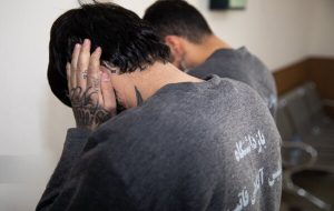 دادسرای جنایی: متهمان قتل دانشجوی دانشگاه تهران دستگیر شدند / در تحقیقات اولیه مشخص شد آنها با انگیزه سرقت مرتکب قتل شده‌اند / متهم اصلی که ترک‌نشین موتورسیکلت بود اقدام به قتل و سرقت کرد با هویت احمد ۲۳ ساله است / راکب موتور سیکلت نیز با هویت امیر است