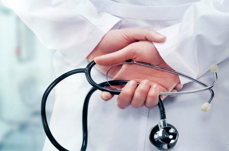 مشاور آموزشی رئیس جمهور: حدود ۶۵ درصد دستیاران افسردگی دارند؛ یک سوم آنها افکار خودکشی دارند/ به ازای هر ۱۰ هزار نفر ۱۱ پزشک عمومی داریم / پزشکان عمومی رغبتی برای دوره های تخصصی ندارند