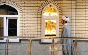 حمله جمعی از روحانیون به مدرسه علمیه آیت الله اشرفی اصفهانی