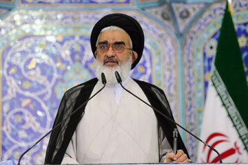 امام جمعه قم: باید امام خامنه ای را جانشین امام عصر بدانیم/ نباید در ملاعام روزه خواری شود امام جمعه قم: باید امام خامنه ای را جانشین امام عصر بدانیم/ نباید در ملاعام روزه خواری شود