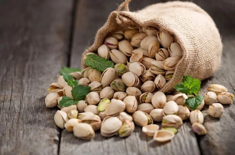 کارگروه آجیل و خشکبار اتاق اصناف: قیمت انواع پسته نسبت به سال گذشته، ۵۰ درصد گران‌تر شده/ برخلاف سال‌های گذشته، هنوز خرید آجیل و خشکبار شب عید آغاز نشده/ رکود سنگینی به دلیل کاهش قدرت خرید مردم، بر بازار حاکم است/ سالانه ۲۵۰ هزار تن پسته در کشور تولید می‌شود، اما فقط ۵۰ هزار تن آن در داخل مصرف می‌شود