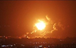 رسانه‌های یمنی: در حملات امریکا و انگلیس یک‌ پایگاه وابسته به انصارالله به طور کامل نابود شد / وزارت بهداشت یمن: ۹ تن به شهادت رسیده و ۹ تن دیگر زخمی شده‌اند