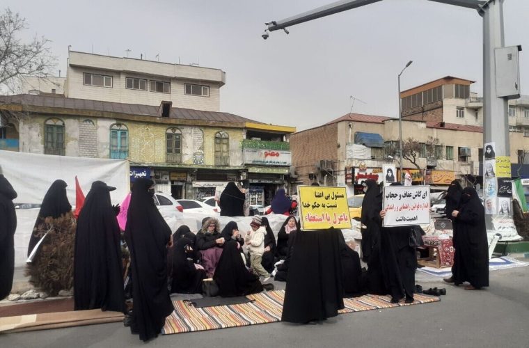 تحصن کنندگان رادیکال مقابل مجلس، پس از ۴۸ روز، با ورود نیرو‌های انتظامی، متفرق شدند / مشاور قالیباف: پایان تحصن غیرقانونی پس از صبر مهربانانه…