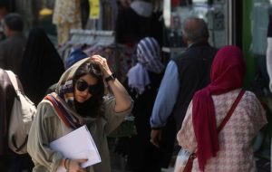 ستوده، نماینده مجلس، درمورد پیامک‌های کشف حجاب: نمی‌توانیم به زور کسی را وادار کنیم حتماً حجابش را رعایت کند