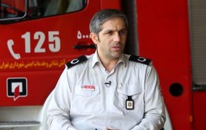 سخنگوی آتش نشانی تهران: آتش سوزی بندرعباس از نوع ترکیبی بود / در این آتش سوزی، پارچه، لوازم خودرویی، موادی که پایه نفتی دارند و مواد شیمیایی هم وجود داشت؛ یکی از کانتینر‌ها را باز کردیم، پر از ماهی بود / در آتش‌سوزی‌هایی که مواد پایه هیدروکربنی در آنها دخیل هستند، گاهی ظرف ۱۰ دقیقه، دمای محیط به هزار درجه می‌رسد / به دلیل شدت حرارت، شنیده شدن صدای انفجار اصلاً چیز عجیبی نیست