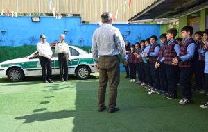 در گفتگو با یک مقام انتظامی:مگر پلیس بیکار است که بخواهد در مدارس مستقر شود/ پلیس در بحث حجاب در مدارس مداخله‌ای ندارد/ عده‌ای می‌خواهند به هر شکلی موضوعات را به حجاب گره بزنند