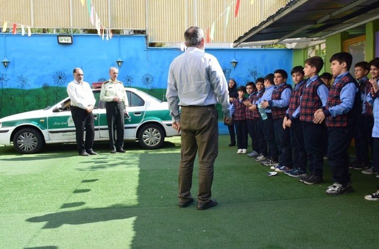 در گفتگو با یک مقام انتظامی:مگر پلیس بیکار است که بخواهد در مدارس مستقر شود/ پلیس در بحث حجاب در مدارس مداخلهای ندارد/ عدهای میخواهند به هر شکلی موضوعات را به حجاب گره بزنند در گفتگو با یک مقام انتظامی:مگر پلیس بیکار است که بخواهد در مدارس مستقر شود/ پلیس در بحث حجاب در مدارس مداخلهای ندارد/ عدهای میخواهند به هر شکلی موضوعات را به حجاب گره بزنند