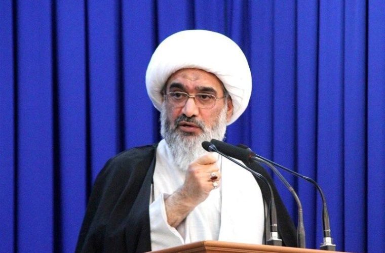 ادامه‌ی اقدامات و اظهارات تنش زای امام جمعه بوشهر / نصب طوماری با مضمون برخورد با عوامل فستیوال «کوچه» در ورودی مصلی بوشهر / امام جمعه: کوچه‌های بافت تاریخی بوشهر، یادآور مقاومت‌اند؛ نباید به صحنه ناهنجاری بدل شوند / هرگز اجازه نخواهیم داد چهره دینی و انقلابی بوشهر دستخوش تغییر شود