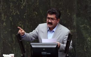 محمدقسیم عثمانی، نماینده اهل سنت مجلس: برنامههای جنجالبرانگیز صداوسیما، خطای فردی نیست، خروجی کار تیمی است / به نظر من این قبیل اتفاقات برنامهریزی شده است / این رسانه برای نظام و مردم هزینهسازی میکند محمدقسیم عثمانی، نماینده اهل سنت مجلس: برنامههای جنجالبرانگیز صداوسیما، خطای فردی نیست، خروجی کار تیمی است / به نظر من این قبیل اتفاقات برنامهریزی شده است / این رسانه برای نظام و مردم هزینهسازی میکند