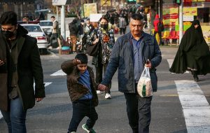 وزارت بهداشت: سال گذشته برای اولین بار در سالهای اخیر، تعداد تولدها در کشور به کمتر از ۱ میلیون و حدود ۹۷۹ هزار مورد رسید / برای اولین بار در استان گیلان، تعداد مرگ و میر از تعداد موالید بیشتر بود؛ سایر استان‌ها نیز در معرض این خطر هستند