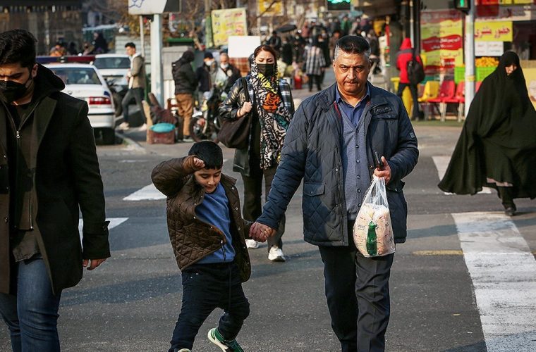 وزارت بهداشت: سال گذشته برای اولین بار در سالهای اخیر، تعداد تولدها در کشور به کمتر از ۱ میلیون و حدود ۹۷۹ هزار مورد رسید / برای اولین بار در استان گیلان، تعداد مرگ و میر از تعداد موالید بیشتر بود؛ سایر استان‌ها نیز در معرض این خطر هستند