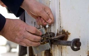 دادستان خوزستان: پلمب ۱۹ سوییت منافی عفت و خارج از نزاکت اخلاقی در اهواز/ در جریان این عملیات، ۱۴ مرد و ۶ زن که نسبتی با یکدیگر نداشتند، دستگیر شدند که ۶ نفر از آنها اتباع کشور همسایه بودند دادستان خوزستان: پلمب ۱۹ سوییت منافی عفت و خارج از نزاکت اخلاقی در اهواز/ در جریان این عملیات، ۱۴ مرد و ۶ زن که نسبتی با یکدیگر نداشتند، دستگیر شدند که ۶ نفر از آنها اتباع کشور همسایه بودند