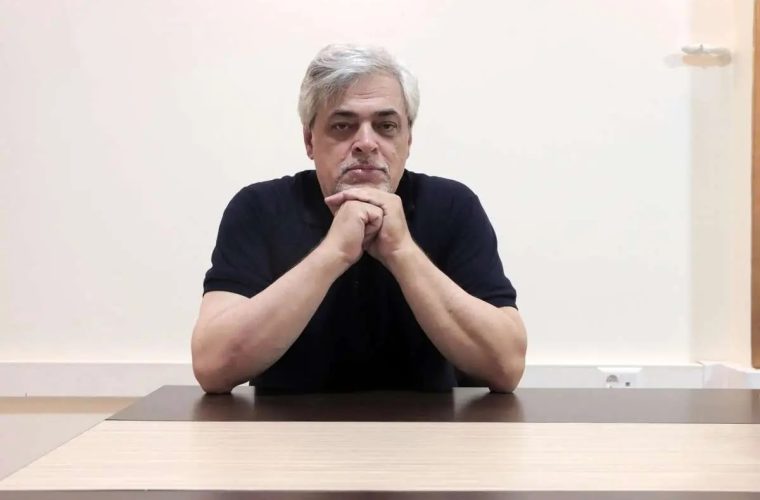 مهاجری، روزنامه نگار اصولگرا: فرزند نیکزاد نایبرئیس مجلس در میدان ونک تهران پس از تخلف رانندگی، با یک افسر پلیس تصادف و او را مجروح کرده / نیکزاد باید از نمایندگی کناره بگیرد مهاجری، روزنامه نگار اصولگرا: فرزند نیکزاد نایبرئیس مجلس در میدان ونک تهران پس از تخلف رانندگی، با یک افسر پلیس تصادف و او را مجروح کرده / نیکزاد باید از نمایندگی کناره بگیرد