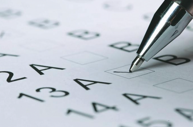 اهمیت دسترسی به نمونه سوالات آزمون های استخدامی برای موفقیت شغلی هدفمند