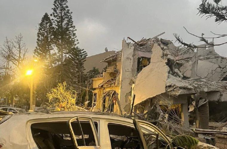 رسانه‌های اسرائیلی: ۶ ساختمان در تل‌آویو در حمله ایران با خاک یکسان شد / تاکنون مرگ یک اسرائیلی و زخمی شدن ۲۰ نفر دیگر تایید شده