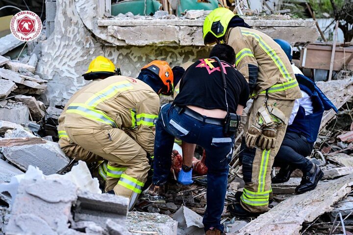 المیادین: در حمله موشکی ایران به جنوب تل‌آویو ۳ نفر کشته و ۳۵ تن زخمی شدند