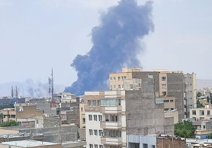 آغاز پرتاب موشک‌های ایران به سمت اسرائیل از تهران/ کانال ۱۳ اسرائیل: امشب انتظار حملات موشکی بیشتری از سوی ایران می‌رود / المیادین: پالایشگاه نفت حیفا هدف قرار گرفت / اورژانس اسرائیل: ۱۴ نفر زخمی شدند؛ حال یکی از آنها وخیم است / کانال ۱۴ اسرائیل: دو نفر کشته و چندین نفر زخمی شدند