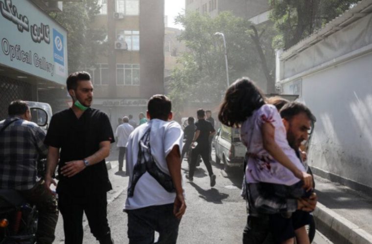 وزارت بهداشت: پس از گذشت ۶۵ ساعت از حملات اسرائیل، تعداد ۱۴۸۱ نفر مصدوم و شهید شدند/ ۲۲۴ زن، مرد و کودک از این افراد، به شهادت رسیدند/ ۱۲۷۷ نفر در بیمارستانهای دانشگاهی کشور بستری شدند وزارت بهداشت: پس از گذشت ۶۵ ساعت از حملات اسرائیل، تعداد ۱۴۸۱ نفر مصدوم و شهید شدند/ ۲۲۴ زن، مرد و کودک از این افراد، به شهادت رسیدند/ ۱۲۷۷ نفر در بیمارستانهای دانشگاهی کشور بستری شدند
