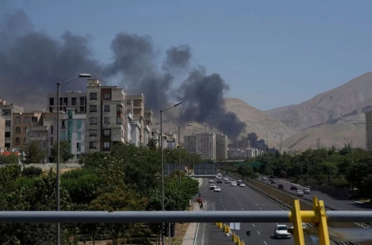 جنگ ایران و اسرائیل؛ روز نهم/ انتشار اخباری از صدای انفجار و پدافند در اصفهان/ اکسیوس: عراقچی دوشنبه به مسکو می‌رود تا با پوتین در مورد جنگ گفت‌و‌گو کند/ دیپلمات‌های اروپایی: با ایران توافق کردیم که هفته آینده دوباره دیدار کنیم/ ترامپ: آماده، مایل و قادر به توقف حملات هوایی اسرائیل به ایران هستم