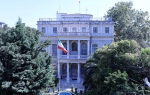 پایان گفت‌و‌گو‌های ایران و اروپا در استانبول / خبرگزاری فرانسه: نمایندگان کشور‌های اروپایی پس از مذاکرات از کنسولگری ایران خارج شدند