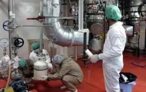 ادعای رسانه بریتانیایی امواج: بازرسان آژانس انرژی اتمی به ایران بازگشتهاند/ منابع ارشد ایرانی: آنها در بوشهر مستقر شدهاند و در انتظار تأیید شورای عالی امنیت ملی برای شروع فعالیتهای خود هستند/ درباره سایتهای بمباران شده، نیاز است که مسائل ایمنی و امنیتی مد نظر قرار گیرد ادعای رسانه بریتانیایی امواج: بازرسان آژانس انرژی اتمی به ایران بازگشتهاند/ منابع ارشد ایرانی: آنها در بوشهر مستقر شدهاند و در انتظار تأیید شورای عالی امنیت ملی برای شروع فعالیتهای خود هستند/ درباره سایتهای بمباران شده، نیاز است که مسائل ایمنی و امنیتی مد نظر قرار گیرد