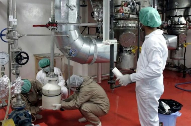 ادعای رسانه بریتانیایی امواج: بازرسان آژانس انرژی اتمی به ایران بازگشتهاند/ منابع ارشد ایرانی: آنها در بوشهر مستقر شدهاند و در انتظار تأیید شورای عالی امنیت ملی برای شروع فعالیتهای خود هستند/ درباره سایتهای بمباران شده، نیاز است که مسائل ایمنی و امنیتی مد نظر قرار گیرد ادعای رسانه بریتانیایی امواج: بازرسان آژانس انرژی اتمی به ایران بازگشتهاند/ منابع ارشد ایرانی: آنها در بوشهر مستقر شدهاند و در انتظار تأیید شورای عالی امنیت ملی برای شروع فعالیتهای خود هستند/ درباره سایتهای بمباران شده، نیاز است که مسائل ایمنی و امنیتی مد نظر قرار گیرد