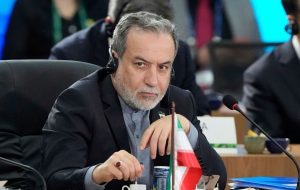 عراقچی: با تحریم باید زندگی کرد عراقچی: با تحریم باید زندگی کرد