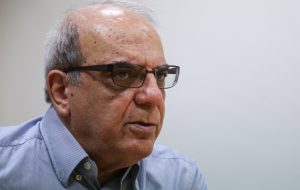 عباس عبدی: لغو کنسرت همایون شجریان یعنی در همان پاشنه قبلی می‌چرخد / مشکل خیابان و عرصه عمومی است، نه حجاب و موسیقی