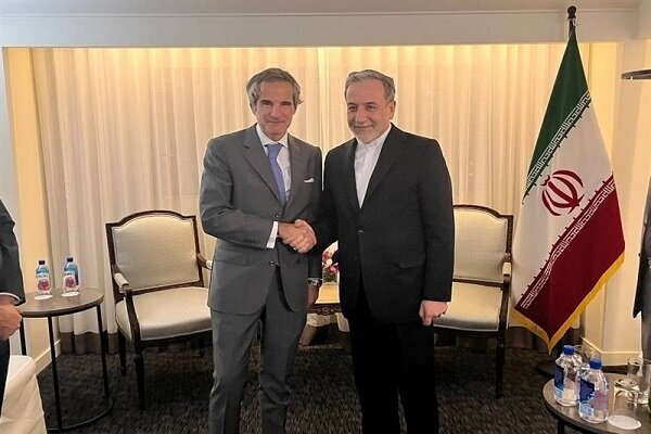 گروسی با عراقچی در نیویورک دیدار کرد گروسی با عراقچی در نیویورک دیدار کرد