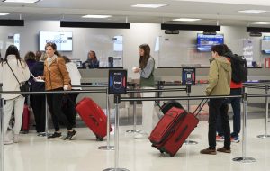 نیویورکتایمز: دولت ترامپ پس از توافق با تهران، حدود ۱۰۰ ایرانی را از آمریکا به ایران دیپورت کرد نیویورکتایمز: دولت ترامپ پس از توافق با تهران، حدود ۱۰۰ ایرانی را از آمریکا به ایران دیپورت کرد