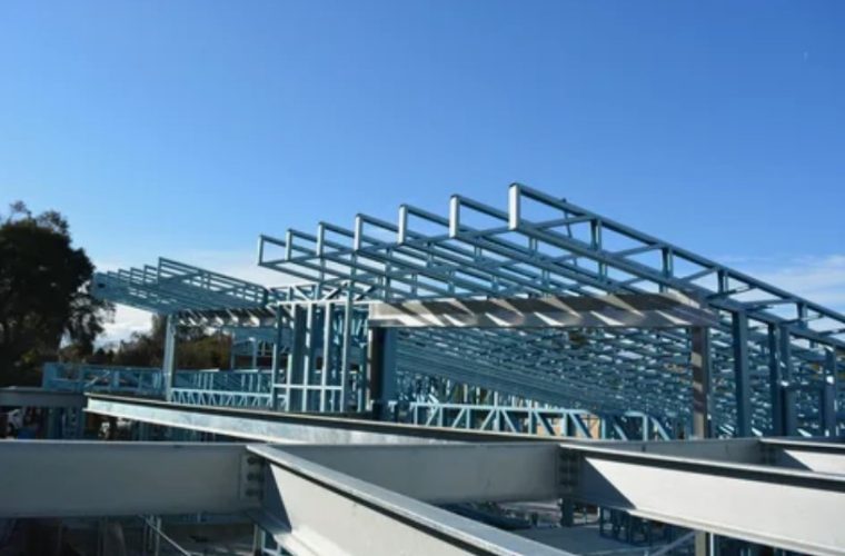 بررسی دیتیل و اتصالات در سازههای فضاکار: استانداردها و روشهای اجرا بررسی دیتیل و اتصالات در سازههای فضاکار: استانداردها و روشهای اجرا