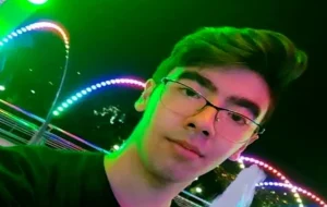 پدرامیرمحمد خالقی از اجرای قصاص قاتل پسرش گذشت و به او مهلت دوماهه داد پدرامیرمحمد خالقی از اجرای قصاص قاتل پسرش گذشت و به او مهلت دوماهه داد