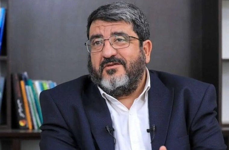 روزنامه جوان درباره اظهارات فواد ایزدی: باید به امثال این کارشناسانی که ناگهان از تخم درآمدند، گفت خبری را که خودت نمی‌دانی درست است یا نه، چرا مبنای یک تحلیل قرار می‌دهی؟ / دستگاه‌های نظامی و قضایی باید از او بخواهند منبع این خبرش را که ایران با هماهنگی امریکا به پایگاه او حمله کرده معرفی کند وگرنه باید به دهان شایعه‌سازان خاک پاشید