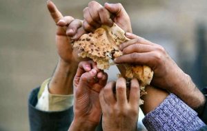 وزارت بهداشت: نیمی از جمعیت کشور، چهار گروه اصلی غذا را به میزان ناکافی دریافت می‌کنند/ میزان مصرف گوشت در روز برای هر فرد، کمتر از ۵۰ گرم شده