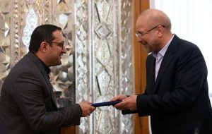 یک روز پس از اوجگیری انتقادات از قالیباف، مشاور او تلویحا خواستار محدودسازی فضای رسانهای شد: این رها شدگی آزار دهنده است! یک روز پس از اوجگیری انتقادات از قالیباف، مشاور او تلویحا خواستار محدودسازی فضای رسانهای شد: این رها شدگی آزار دهنده است!