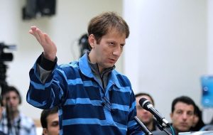 سخنگوی قوه قضائیه: محموله وارد شده توسط «بابک زنجانی» که شرکت نفت نتوانست آن را بفروشد، شامل فلزات گرانبها بود و تحویل خزانه بانک مرکزی شد؛ این روند از نظر قوه قضاییه به منزله اجرای حکم است/ شرکت نفت با «زنجانی» توافق کرده که ظرف مدت دو ماه کل مبلغ مندرج در دادنامه را واریز کند؛ در این صورت کلیه اموالی که پیشتر از او تحویل گرفته شده، به وی مسترد خواهد شد سخنگوی قوه قضائیه: محموله وارد شده توسط «بابک زنجانی» که شرکت نفت نتوانست آن را بفروشد، شامل فلزات گرانبها بود و تحویل خزانه بانک مرکزی شد؛ این روند از نظر قوه قضاییه به منزله اجرای حکم است/ شرکت نفت با «زنجانی» توافق کرده که ظرف مدت دو ماه کل مبلغ مندرج در دادنامه را واریز کند؛ در این صورت کلیه اموالی که پیشتر از او تحویل گرفته شده، به وی مسترد خواهد شد