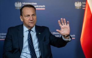 وزیر خارجه لهستان: ترجیح میدهیم علف بخوریم اما دوباره مستعمره روسیه نشویم / اگر پوتین در تصرف اوکراین موفق شود، هدف بعدی ما خواهیم بود وزیر خارجه لهستان: ترجیح میدهیم علف بخوریم اما دوباره مستعمره روسیه نشویم / اگر پوتین در تصرف اوکراین موفق شود، هدف بعدی ما خواهیم بود