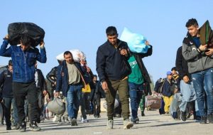 روزنامه جمهوری اسلامی: خروج اتباع خارجی غیرمجاز از کشور، بیش از ۱۲ درصد به کاهش مصرف آب کمک خواهد کرد / یک جریان خطرناک در کشور برای جلوگیری از خروج اتباع غیرمجاز و حتی باز کردن مجدد راه برای ورود سیل‌آسای آنها به ایران، تلاش می‌کند