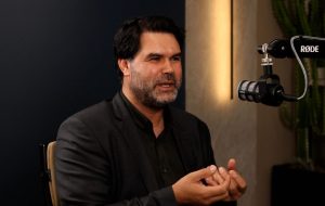 کلهر، معاون پیشین وزارت ورزش: یک مقام ارشد می‌گفت در بسیاری از موارد حتی نمی‌توانستم یک کارمند را جابه‌جا کنم/ وزرا عملاً گروگان هستند، گاهی یک نیروی خدماتی جزء را هم نمی‌شود تغییر داد/ گاهی نیمی از کابینه در صف استیضاح می‌ایستند، در چنین شرایطی مگر امکان کار کردن وجود دارد؟/ باید ماهیت نظام سیاسی خود را روشن کنیم، اینکه دیگر به استکبار جهانی مرتبط نیست، یک تصمیم ساده است