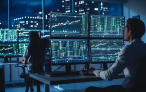 سه گانه حیاتی در بازارهای مالی: قانون، مقایسه و زمان‌بندی فرصت‌ها