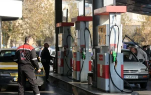 عضو کمیسیون برنامه و بودجه مجلس: برنامهای که دولت در مجلس ارائه کرد این بود که قیمت کارت جایگاه را افزایش بدهد/ نظر دولت قیمت بنزین بین ۵ هزار تومان تا ۶ هزار تومان است عضو کمیسیون برنامه و بودجه مجلس: برنامهای که دولت در مجلس ارائه کرد این بود که قیمت کارت جایگاه را افزایش بدهد/ نظر دولت قیمت بنزین بین ۵ هزار تومان تا ۶ هزار تومان است