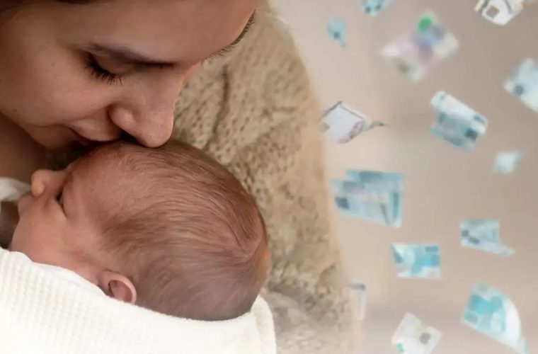 اجرای طرح کارت «امید مادر» از ابتدای فروردین / دبیر ستاد ملی جمعیت: این کارت به تمام زنان باردار که از اول فروردین ۱۴۰۵ فرزند خود را به دنیا می‌آورند، تعلق می‌گیرد / کارت مذکور به مدت دو سال، هر ماه دو میلیون تومان شارژ خواهد شد