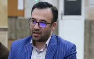 قاسم مکارم مشاور وزیر پیشین راه به‌دلیل پست فروشی ۲۵ میلیاردی به حبس و انفصال از خدمت محکوم شد